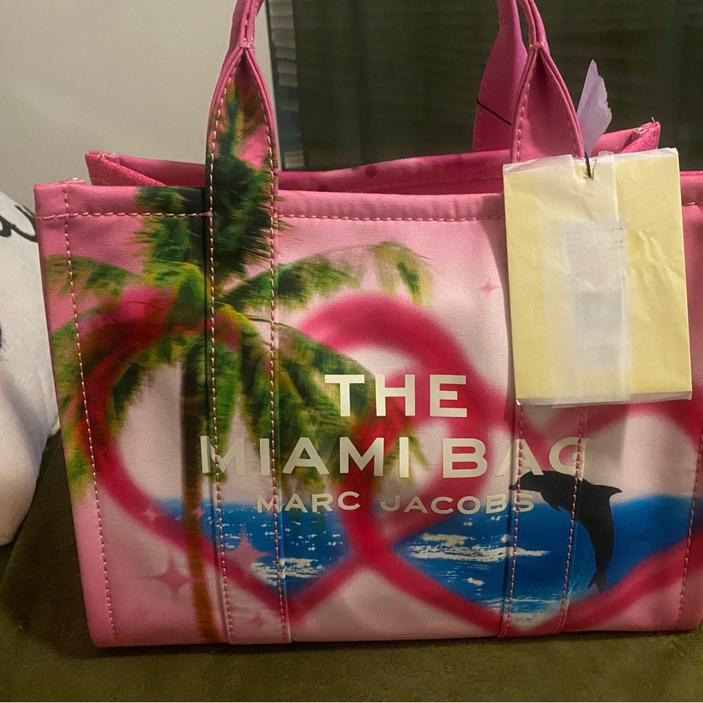 Marc Jacobs Miami City Tote Bag Medium size NWT , NEED GONE PLEASE SEND OFFERS!